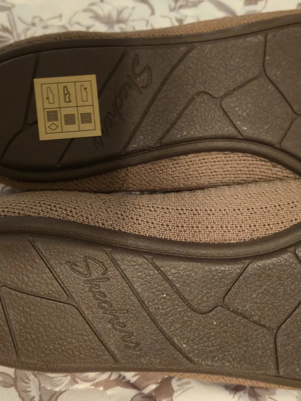 Skechers Women's Tan Knit Slip-On Flats with Memory Foam Sz 8
